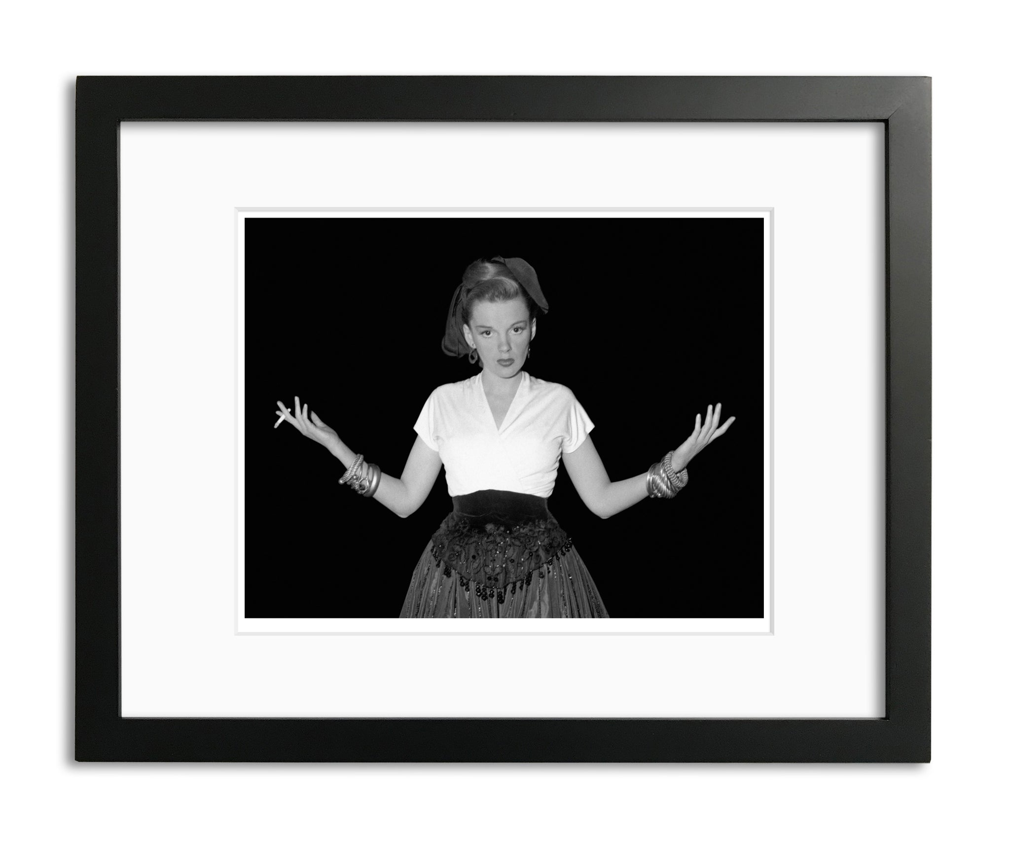 how many cigarettes did judy garland smoke a day Judy Garland classic hollywood Fame came at a brutal