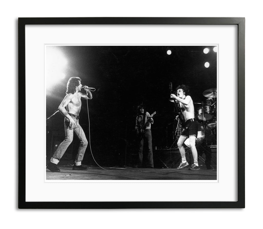 Bon Scott, AC/DC 1977 Limited Edition Print – Fine Art Scene